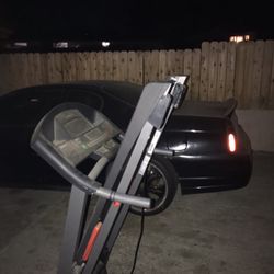 Treadmill Weslo  250 Ib Capacity  $160