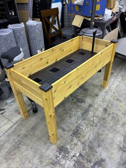Cedar Self-Watering Raised Garden Bed
