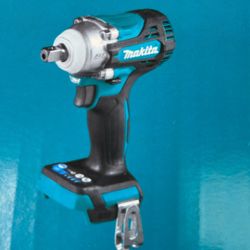 MAKITA 18v 430 FT LBS 4 Speed Impact Wrench Battery Charger And Bag