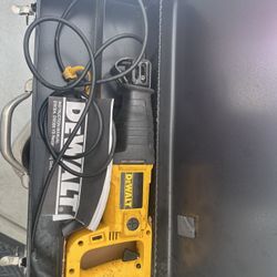 DEWALT DW304PK 10 Amp Reciprocating Saw Kit
