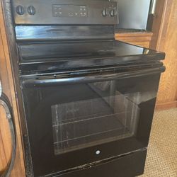 GE Electric Stove/Oven.  Works Great!