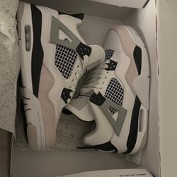 Jordan 4s