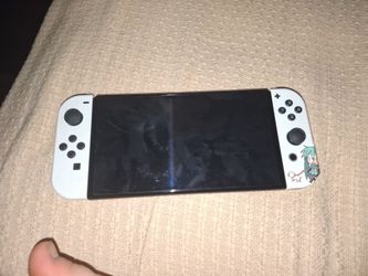 It's perfectly normal I just want to sell it the price is not negotiable