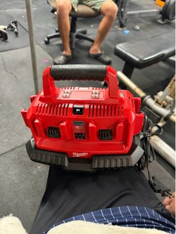 Milwaukee M18 6-Port Sequential Battery Charger