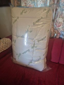 Nice Brand New king size Mattress cover. Bamboo.