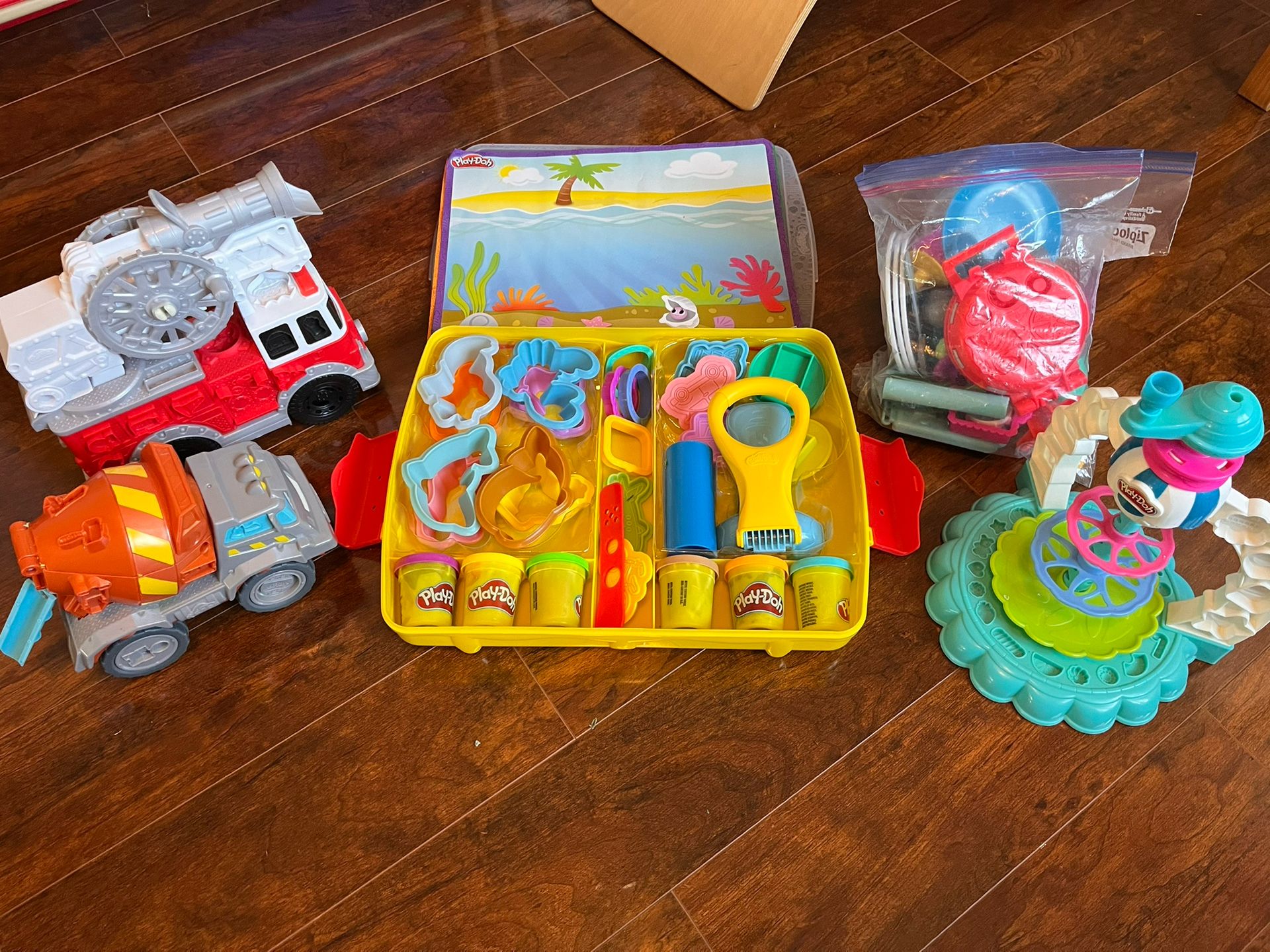 Huge Lot Of Play Doh Kits,tools And Toys