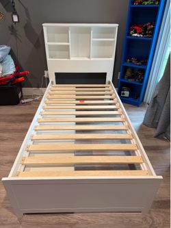 Twin Size kids bed