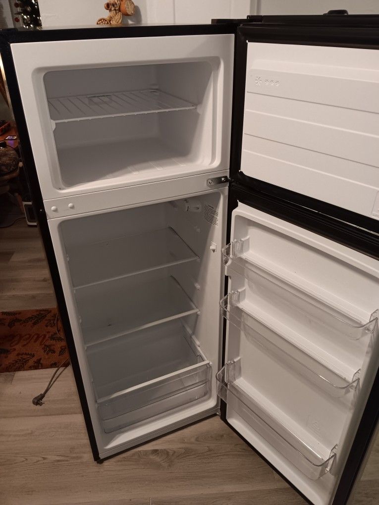 Vissani Refrigerator 7.1 Cu Ft for Sale in Long Beach, CA OfferUp