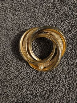 Vintage Gold-Tone Mesh Knot Brooch