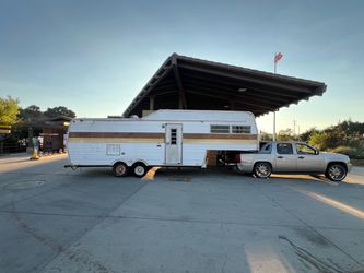 Fifth trailer 30’ needs cleaning repairs we deliver
