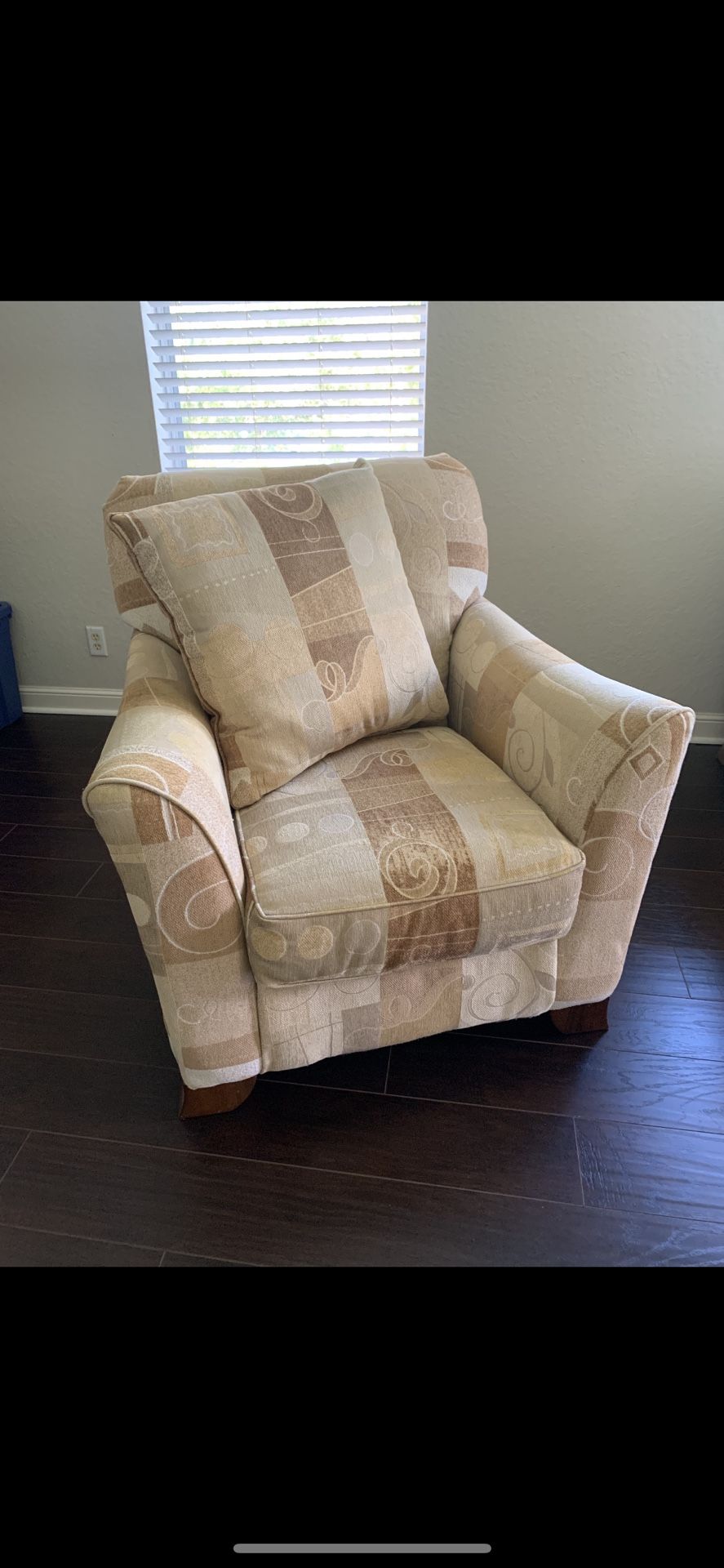 $500 SOFA CHAIR FOR $125