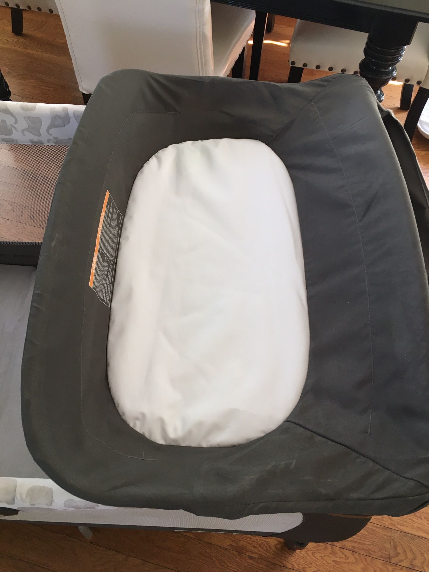 Gray Co Newborn Napper with Soothe Surrounding Technology