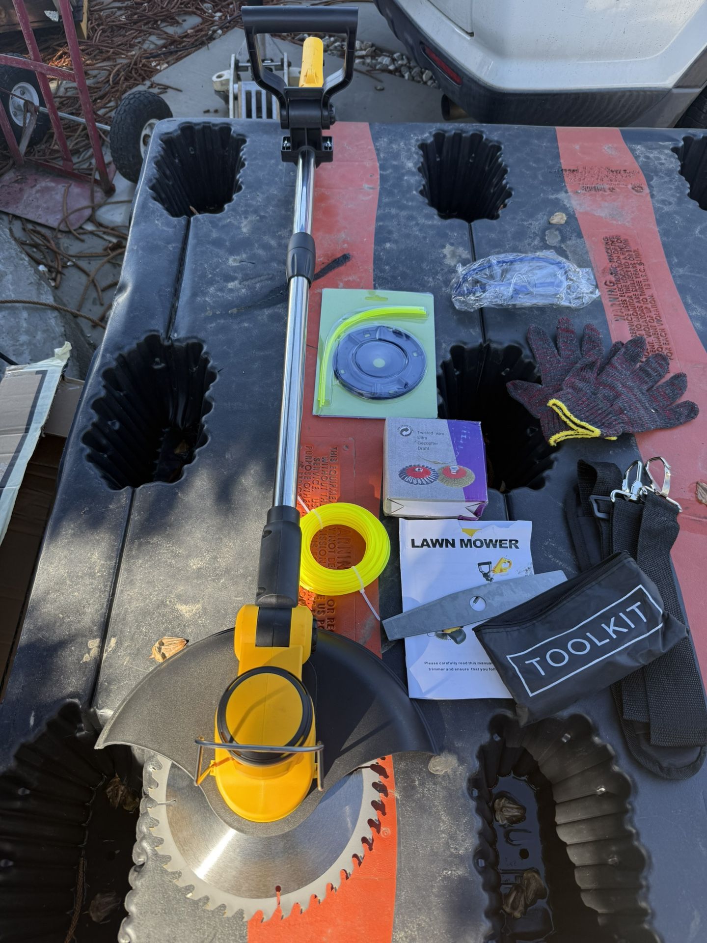 Cordless Straight Shaft Grass Trimmer & Edger