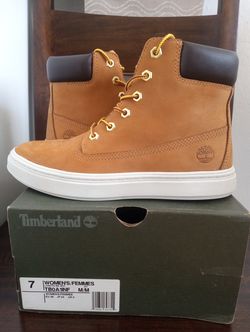 Like new Timberland Boots size 7 Women $50