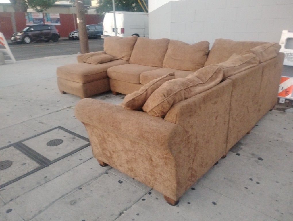 Beautiful Sectional Couch Set
