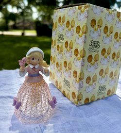 Precious Moments by Enesco -2001 - Four Seasons Spun Glass Belle Figurine: Winter Belle