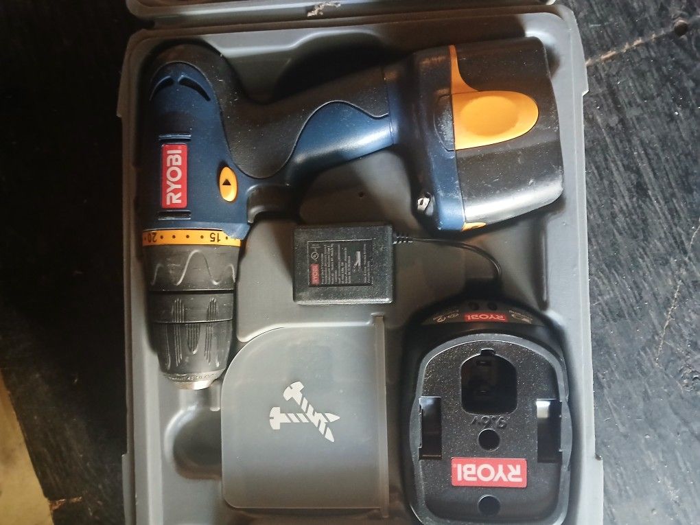 RYOB Cordless Drill w/case & Charger.