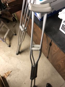 Crutches up for sale $20