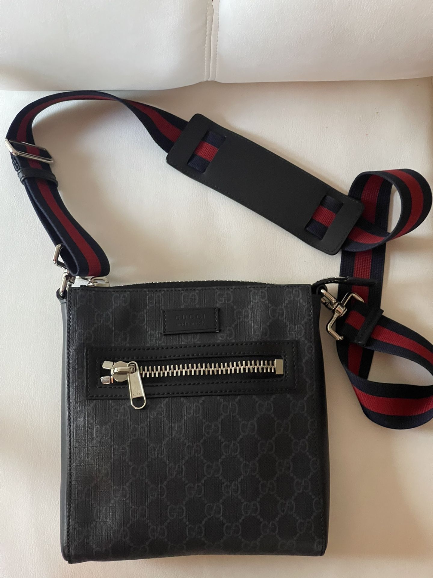 GUCCI BLACK SMALL MESSENGER BAG!!! With Receipt !!! for Sale in Rancho  Cucamonga, CA - OfferUp