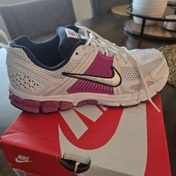 Nike VOMERO 5