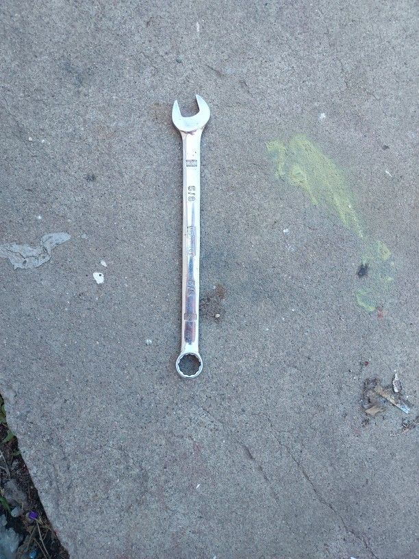 5/8 Dewalt Wrench