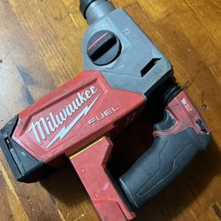 Rotary Hammer Milwaukee M18