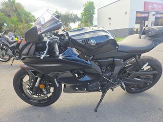 2025 YAMAHA YZF R7