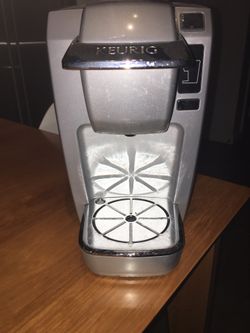 KEURIG COFFEE MAKER $40 TEMPE