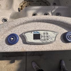 CAL SPAS 7+FT JACUZZI 220V