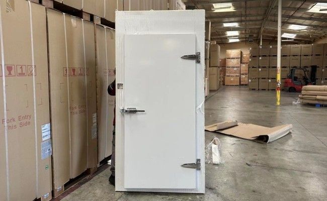 Walk In Cooler White Door With Frame NSF DOO1