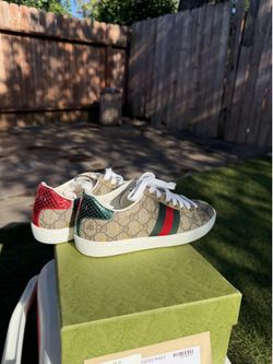 Gucci bumblebee shoes