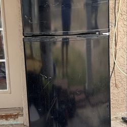 Free fridge PENDING PICKUP