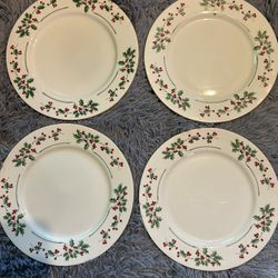 Vintage Gibson Holly Berry Christmas Dinner Plates