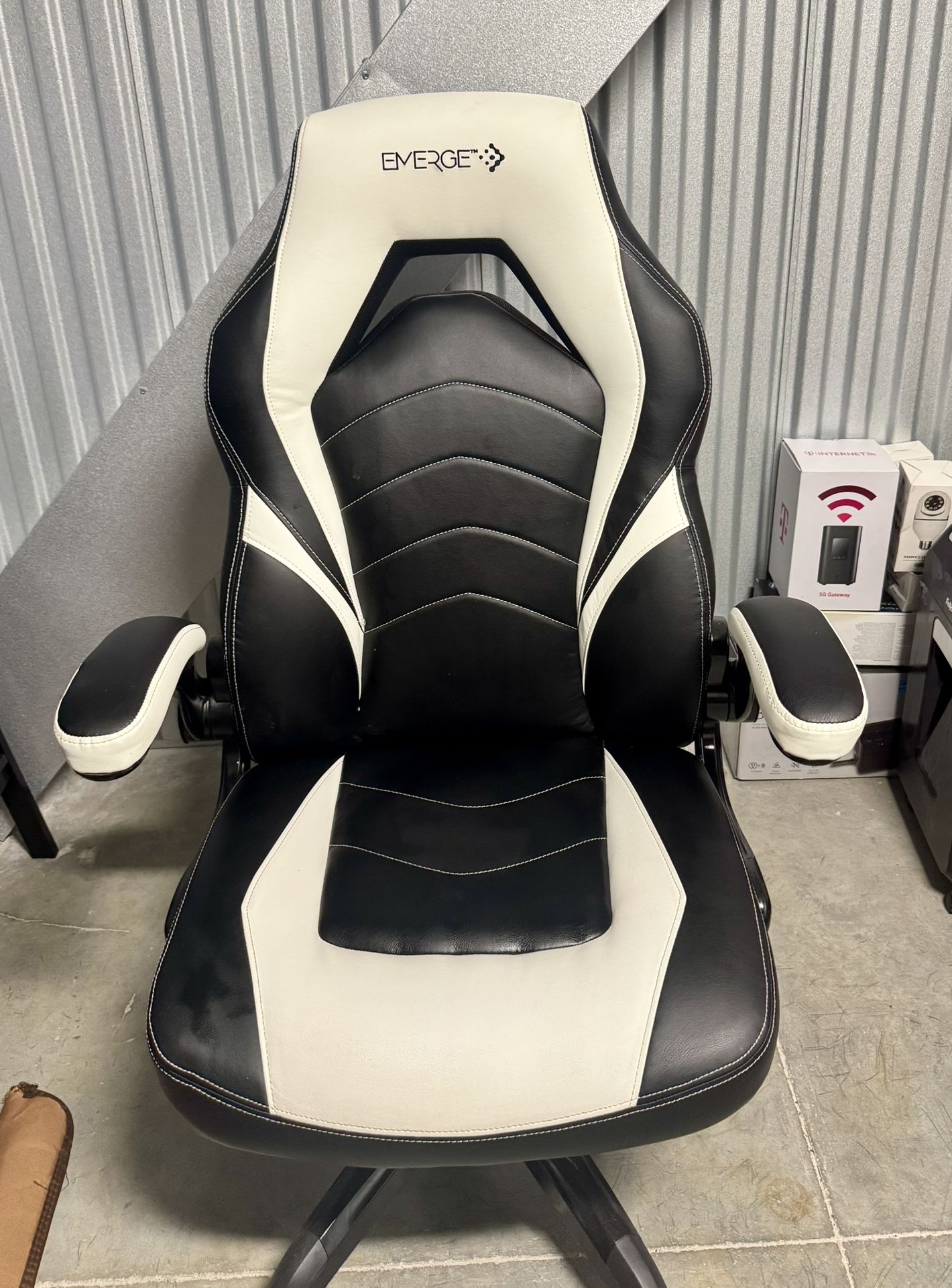 Emerge Vortex Gaming Chair - Black & White, Great Condition
