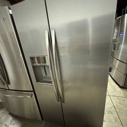 Whirlpool Freestading Side by Side Refrigerator 