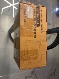 Digital multimedia rear entertainment center