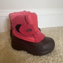 North Face Winter Boots ( Kids Size 6)