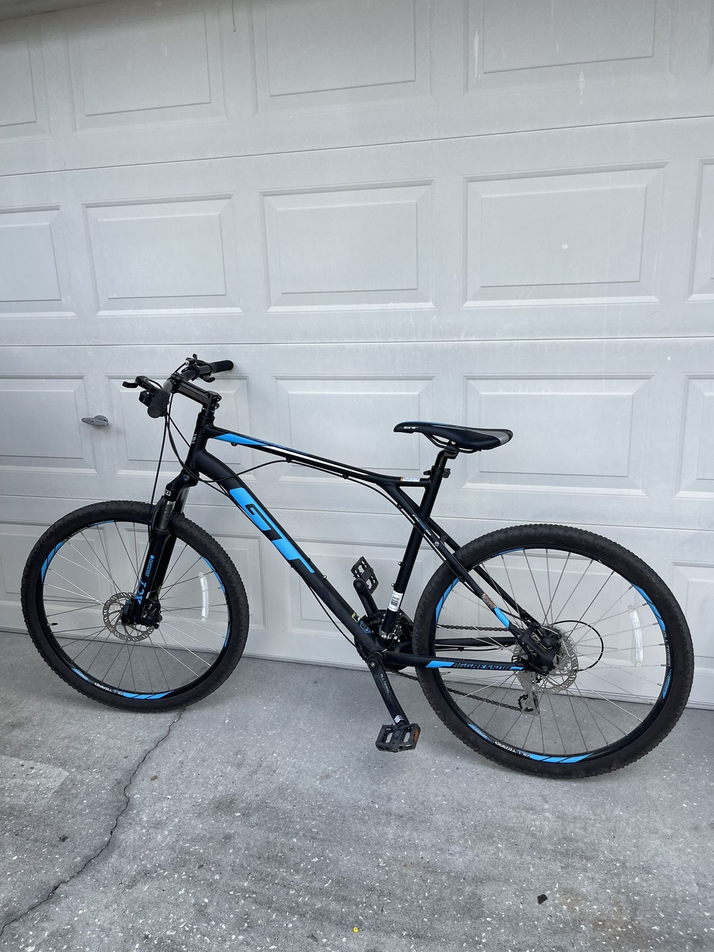 Mountain Bike (GT Aggressor Pro Mountain Bike)