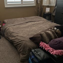 Cal King Matress with 2 furry Pillow Cases and Soft Comforter 