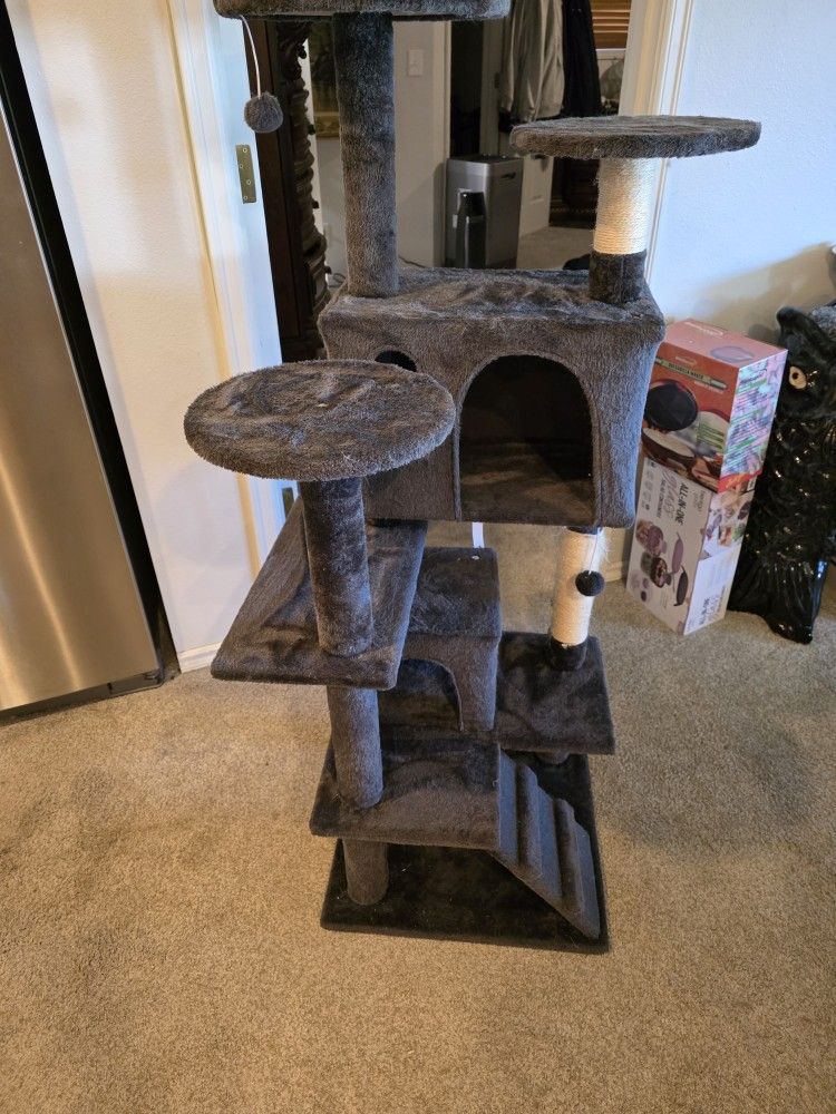 CAT TREE HOUSE