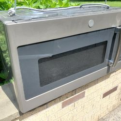 GE Undercabinet Microwave Oven