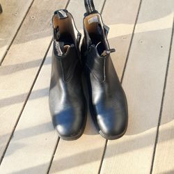 NEW BLUNDSTONE MAN BOOTS, BLACK, SIZE 10