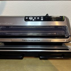 FoodSaver FM5200 2-in-1 Automatic Vacuum Sealer Machine - Silver/Black