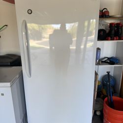 Upright Freezer Frigidaire 16.6 Cu. Ft.