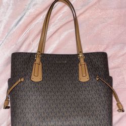USED *GREAT CONDITION* MICHAEL KORS 