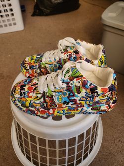 Comic art retro style sneakers US size 8