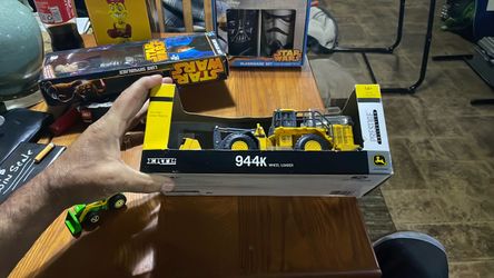 ERTL John Deere 944K Wheel Loader Die-Cast
