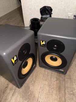 Krk v8 series 2 (pair)