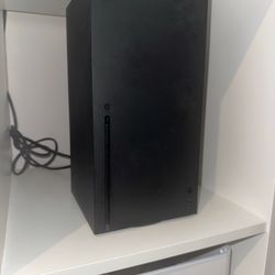 Xbox Series X – Excellent Condition – 1TB – Original Controller