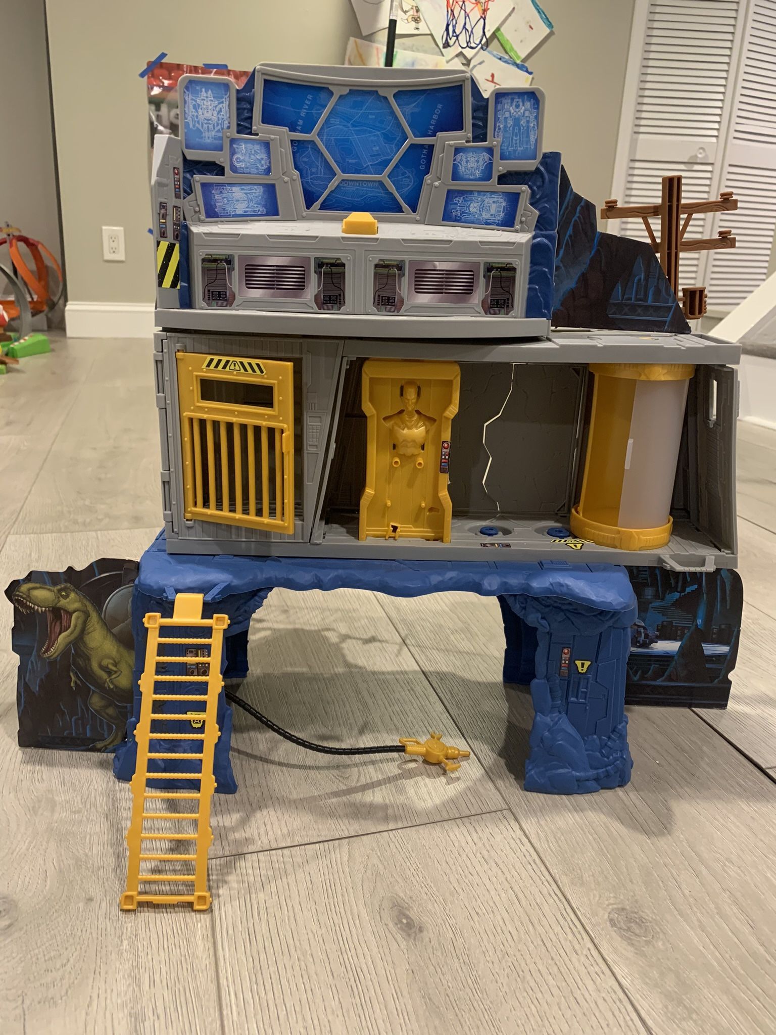 Batman Batcave 3-1 Playset